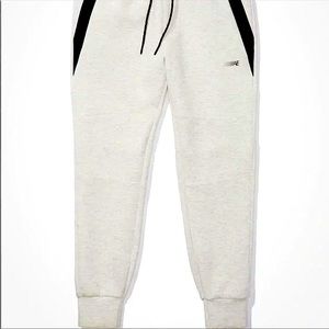 LIKE NEW American Eagle 🦅 AE. 24/7 jogger sweatpants. Size MEDIUM